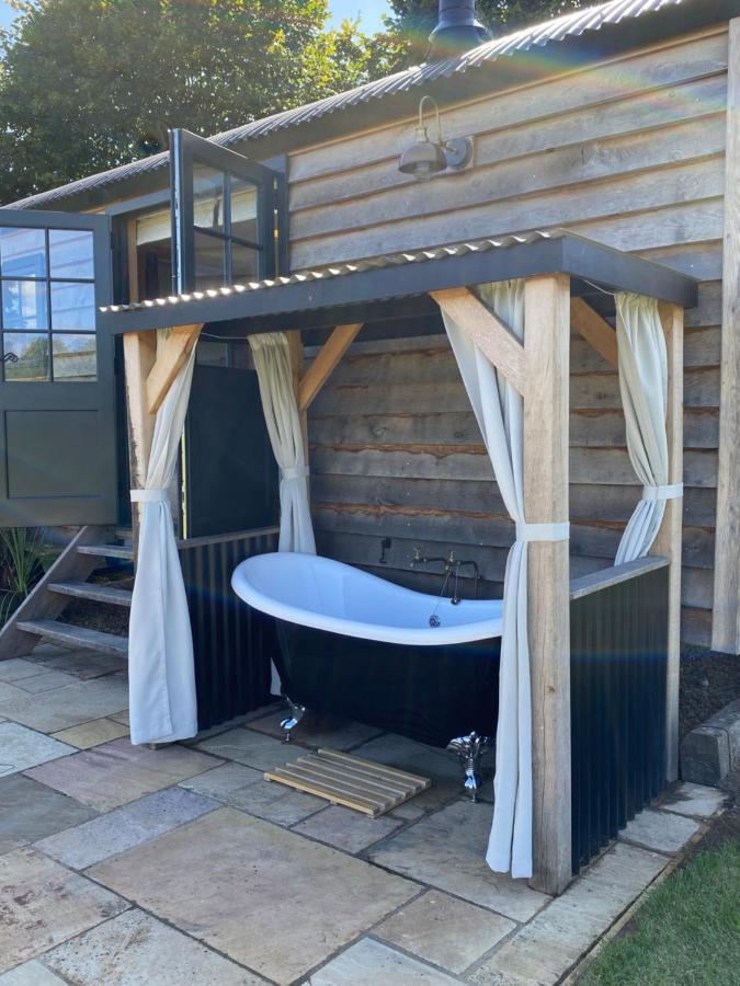 The Rabbit Warren Shepherd Hut Ketton 外观 照片