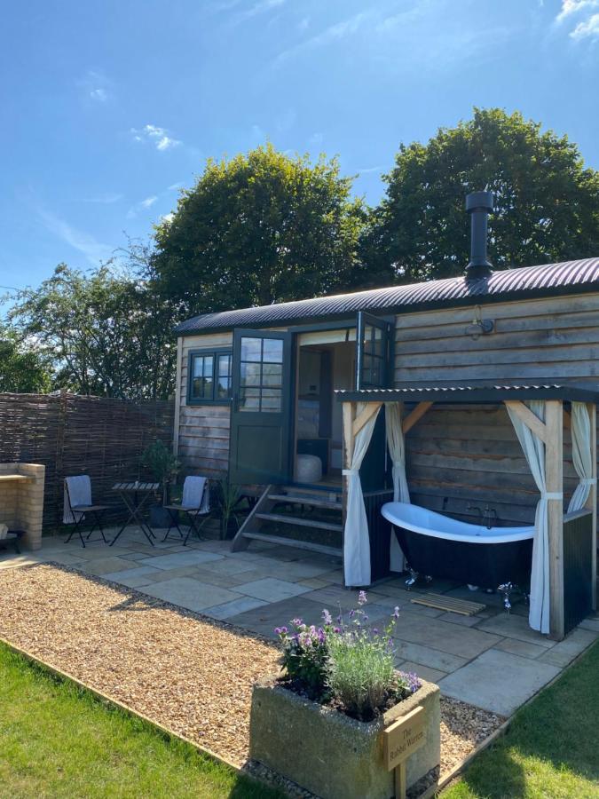The Rabbit Warren Shepherd Hut Ketton 外观 照片