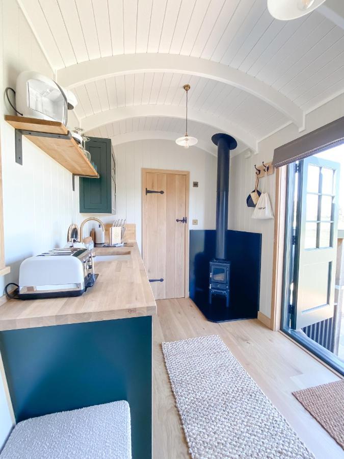 The Rabbit Warren Shepherd Hut Ketton 外观 照片